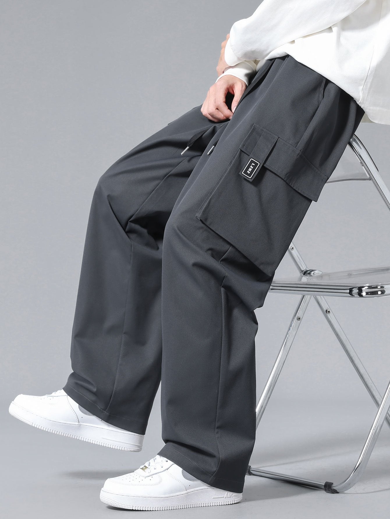 Pantaloni cargo con vita regolabile