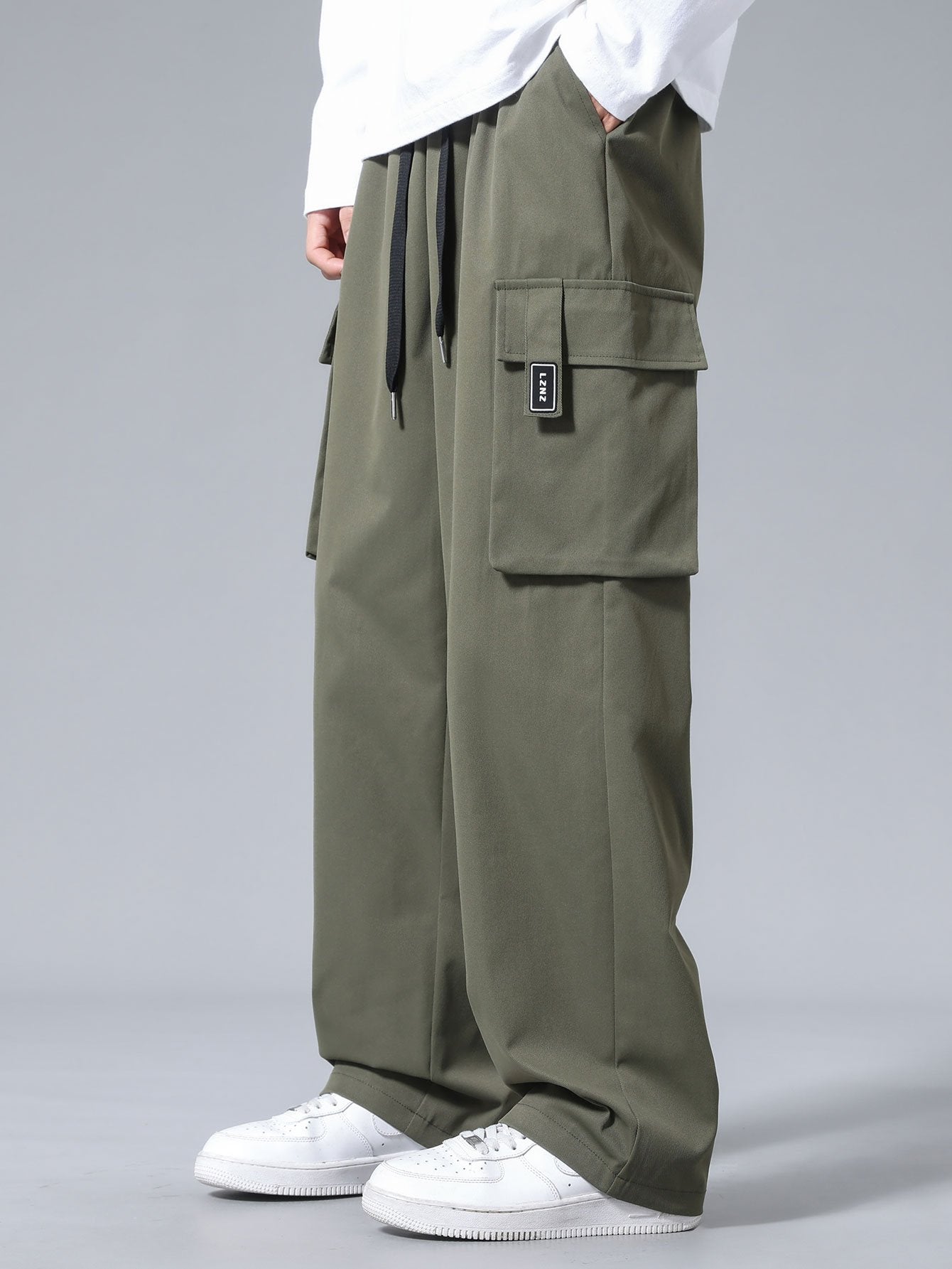 Pantaloni cargo con vita regolabile